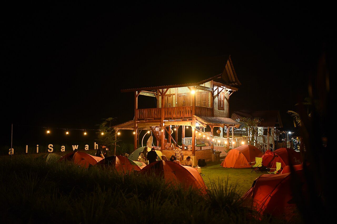 Area tenda untuk kegiatan camping dan retreat kelompok di Efrata Hill Ungaran